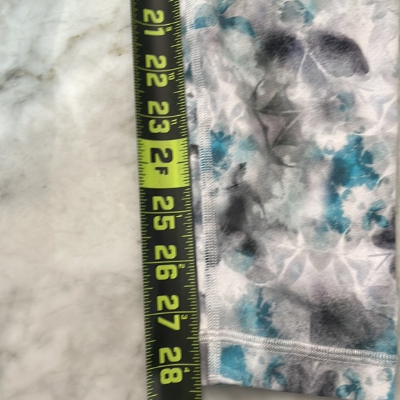 LuluLemon leggings - Size 4 - Picture 5 of 10